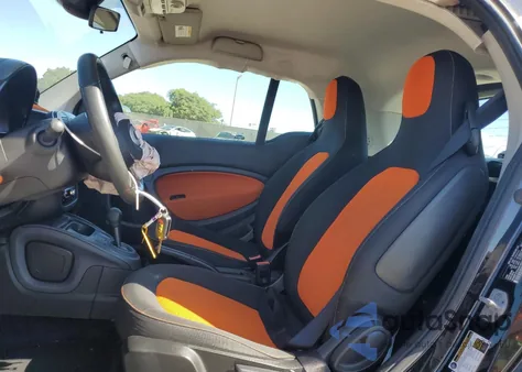 2016 Smart Fortwo z USA, uszkodzony, nr VIN WMEFJ5DAXGK067471